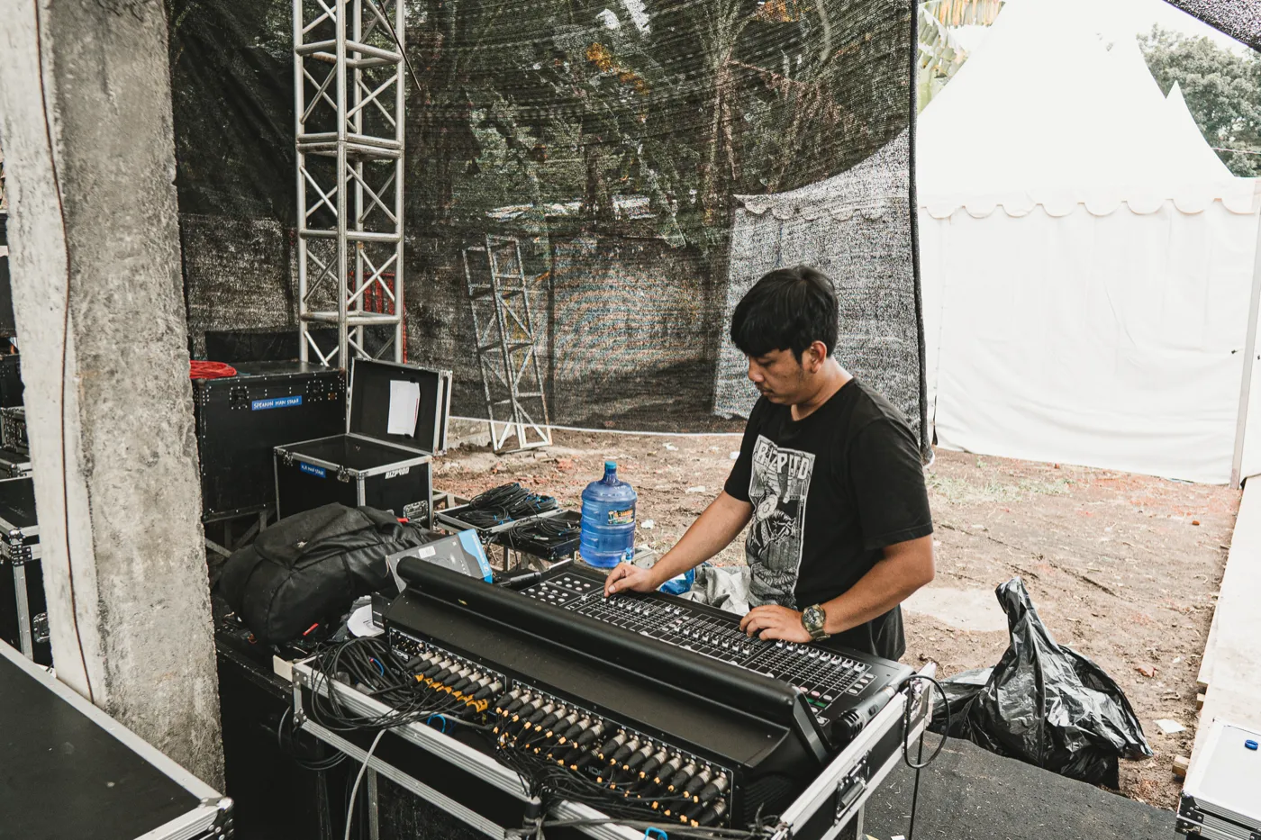Balik Layar Suara